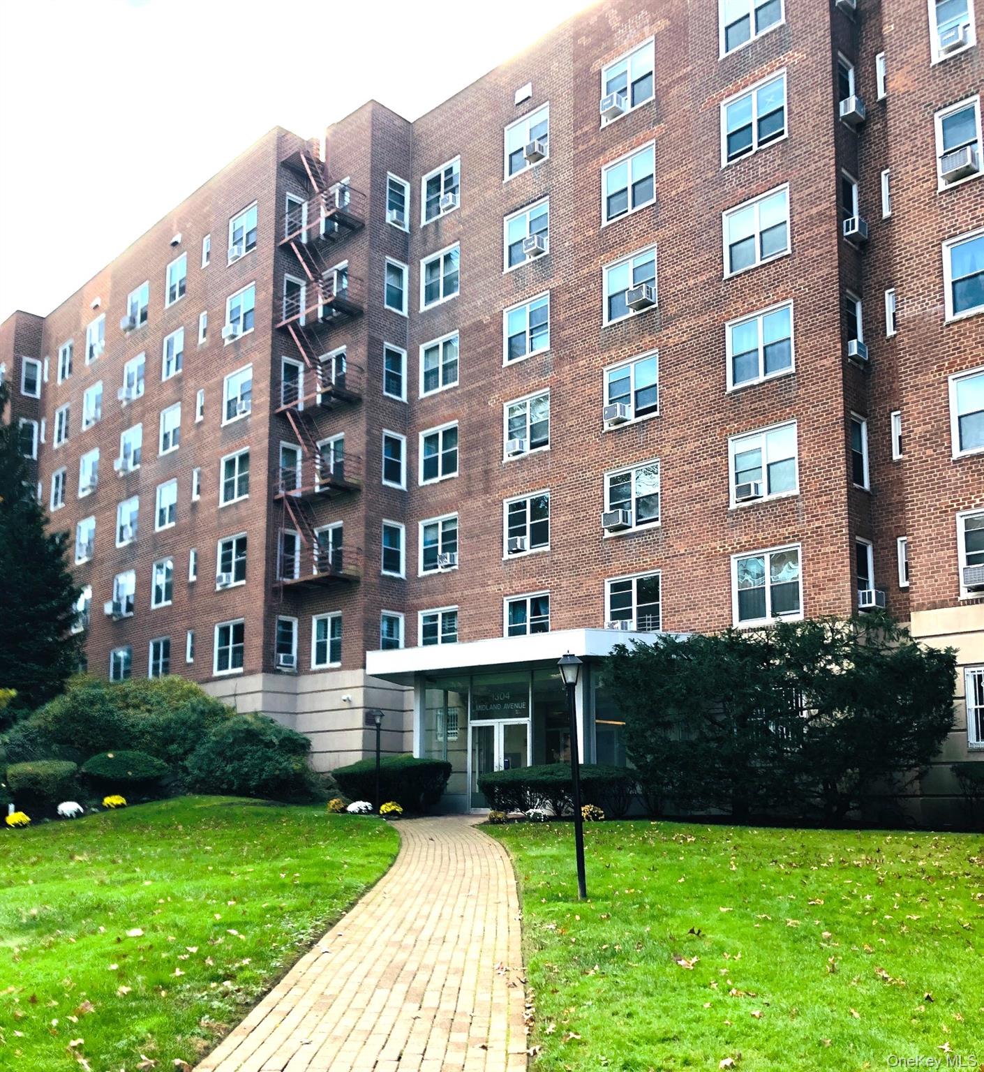1304 Midland Avenue, Apt A43, Yonkers, NY 10704