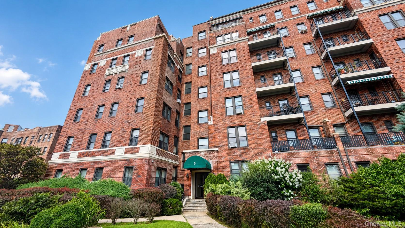 5 Circuit Road, Apt A30, New Rochelle, NY 10805