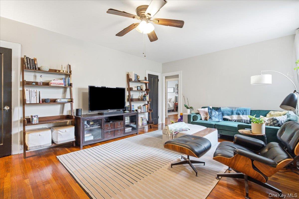 68-12 Burns Street, Apt B2, Forest Hills, NY 11375