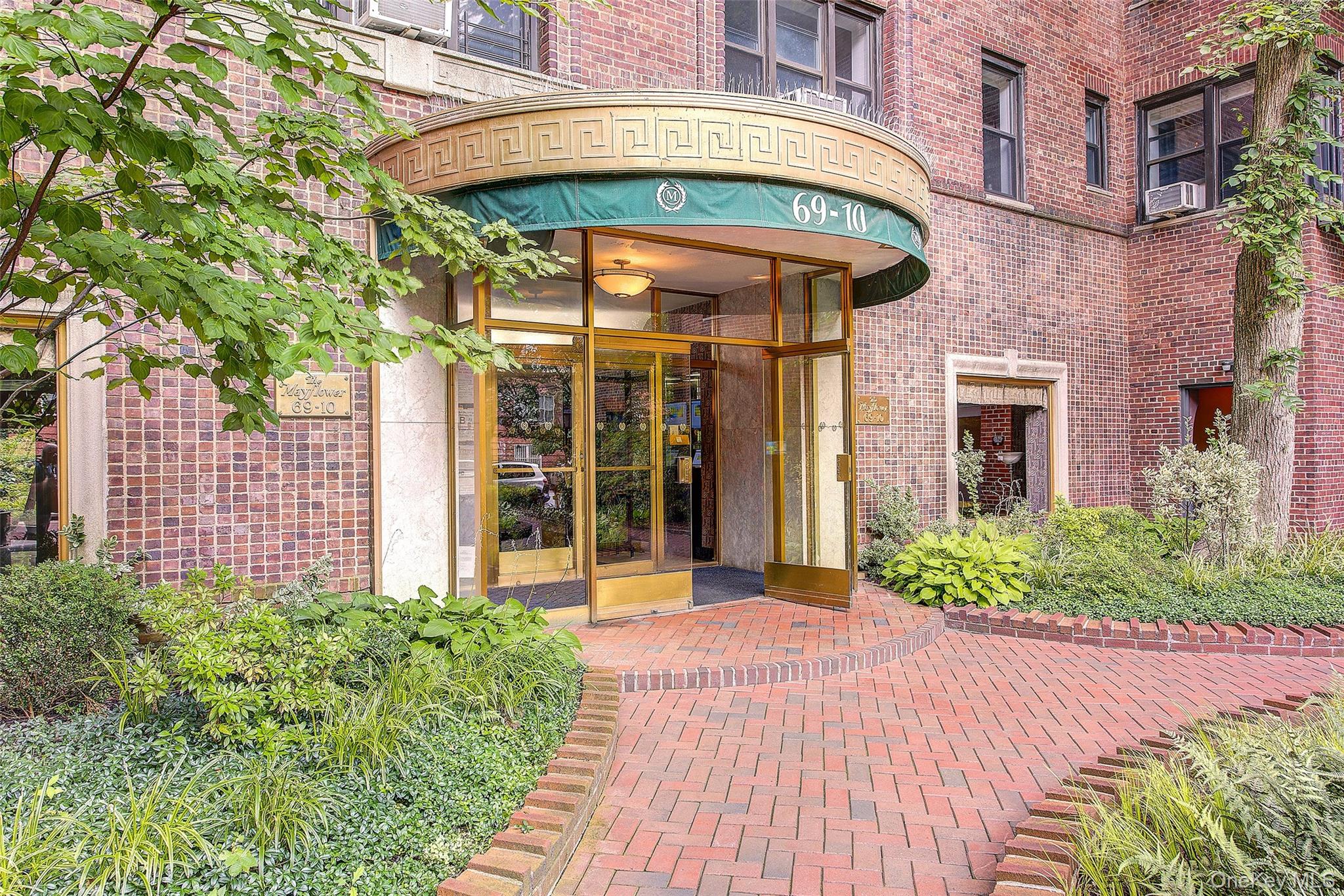 69-10 Yellowstone Boulevard, Apt 207, Forest Hills, NY 11375