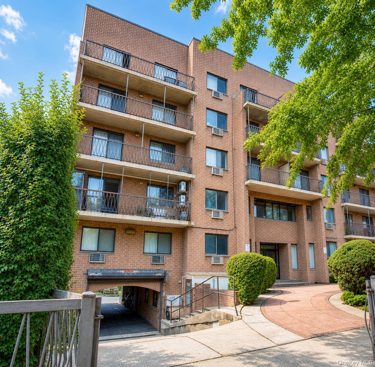 147-45 Barclay Avenue, Apt L3, Flushing, NY 11355