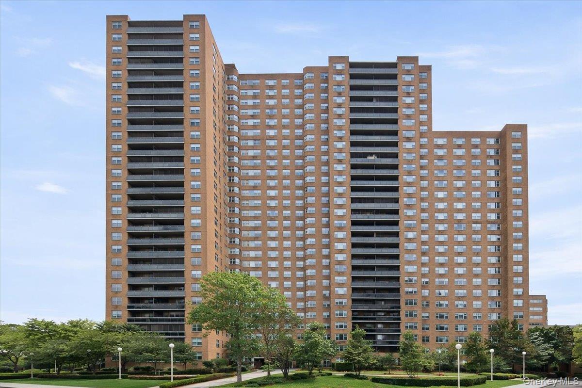 70-25 Yellowstone Boulevard, Apt 11-H, Forest Hills, NY 11735