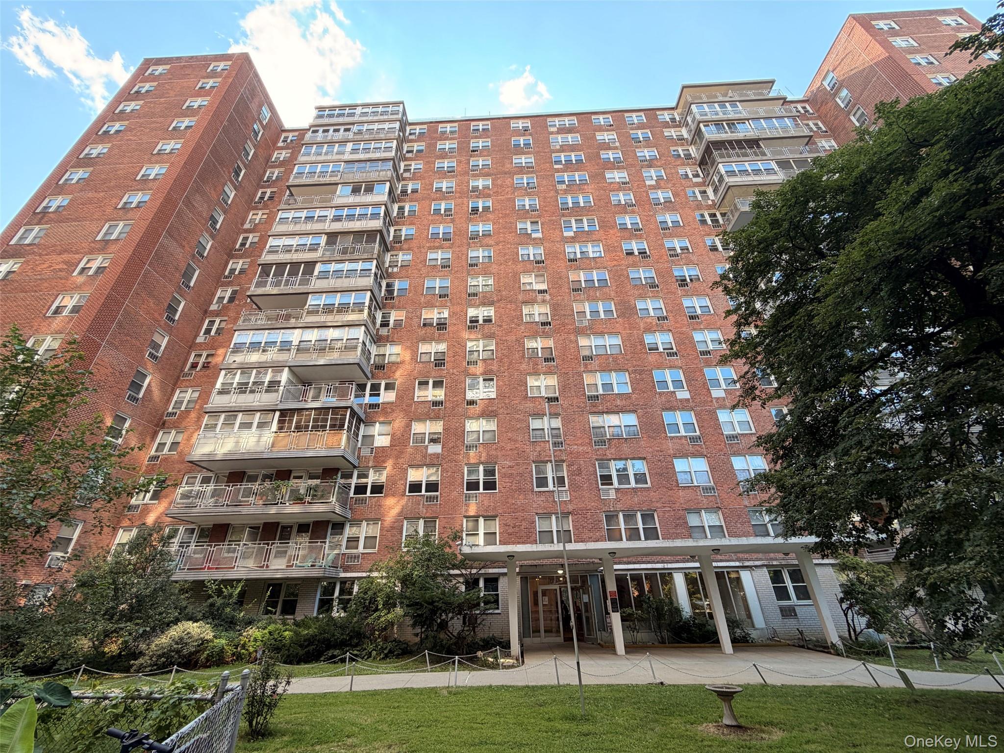 138-10 Franklin Avenue, Apt #11B, Flushing, NY 11355