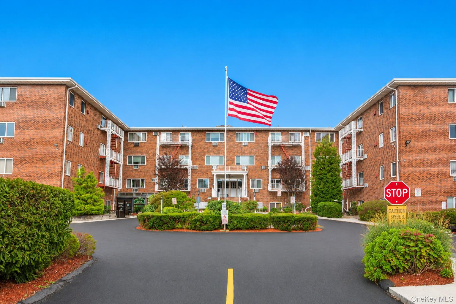 838 Pelhamdale Avenue, Apt 2-H, New Rochelle, NY 10801
