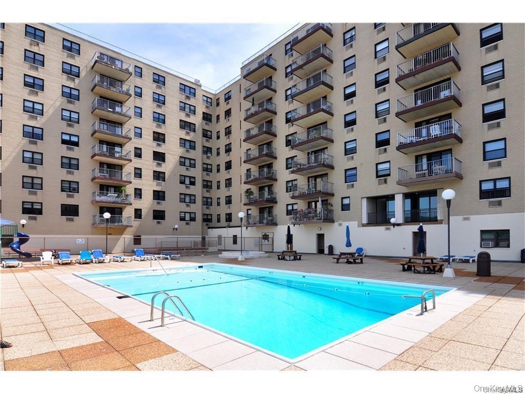 1085 Warburton Avenue, Apt 820, Yonkers, NY 10701