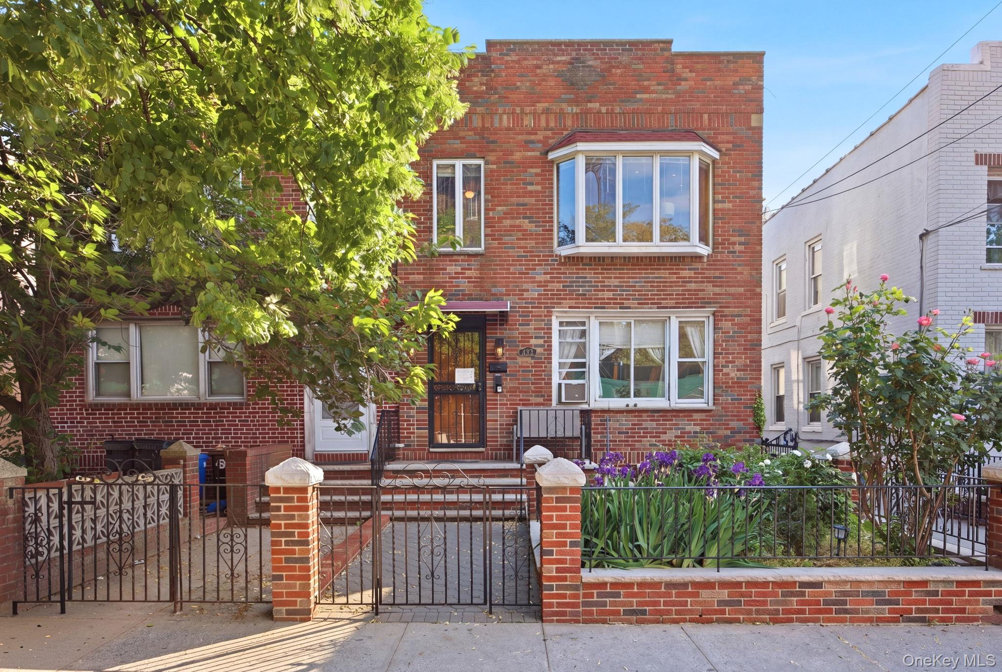 21-08 Ditmars Boulevard, Astoria, NY 11105