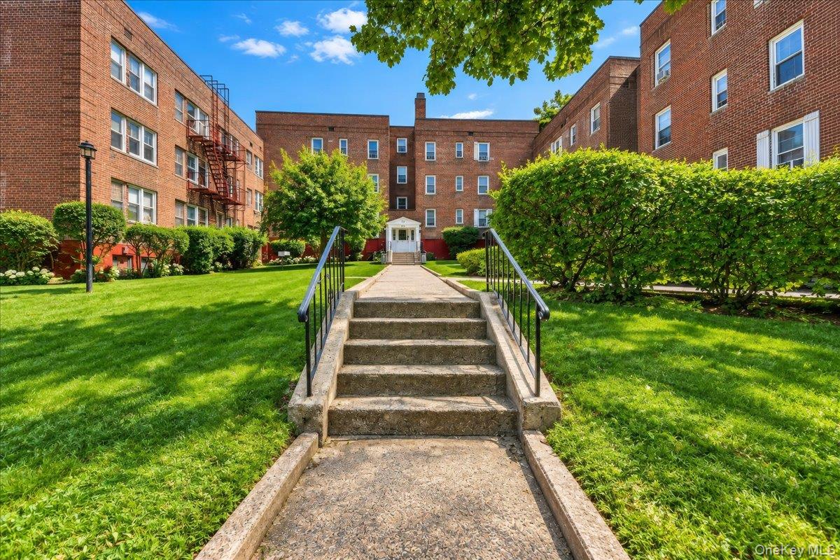 150 Ravine Avenue, Apt 3-B, Yonkers, NY 10701