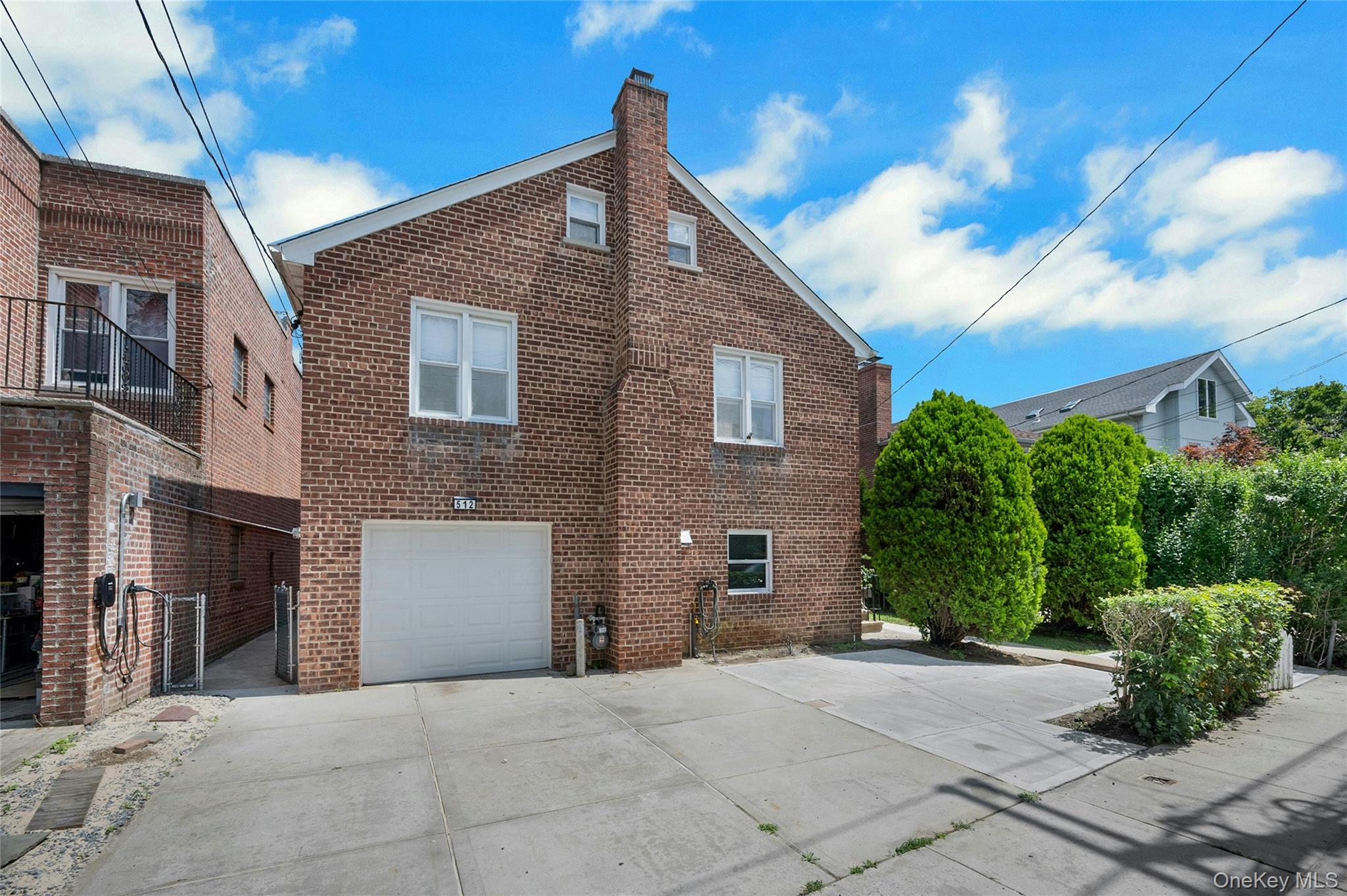 3 Bed apartment at 512 Minnieford Avenue, Unit HOUSE, Pelham Bay, photo 1 of 12