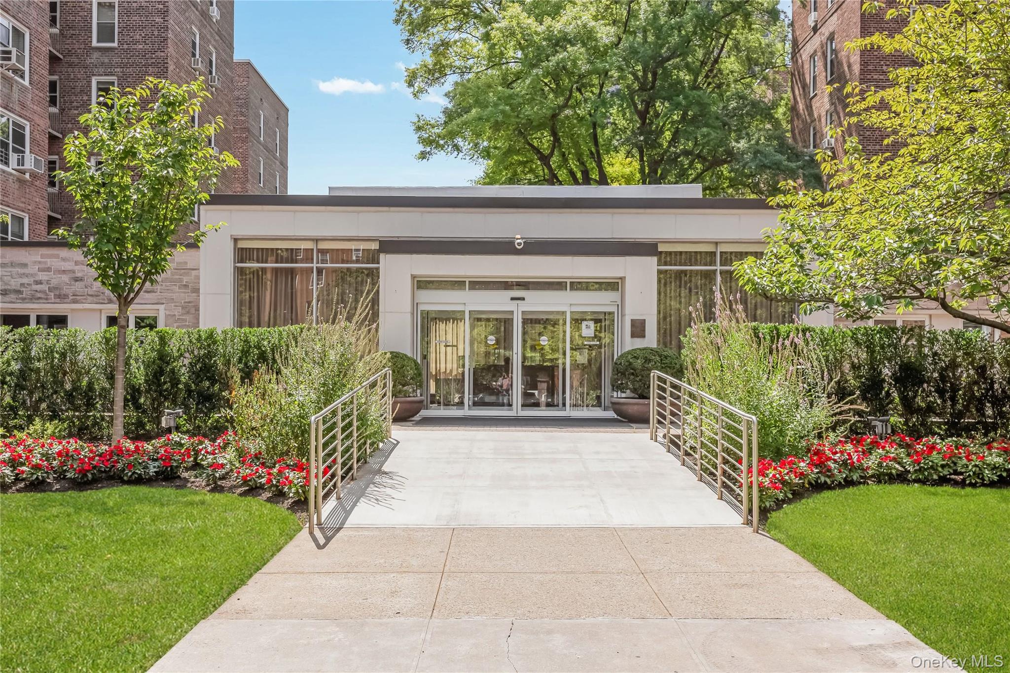 112-20 72nd DRIVE, Apt C02, Forest Hills, NY 11375