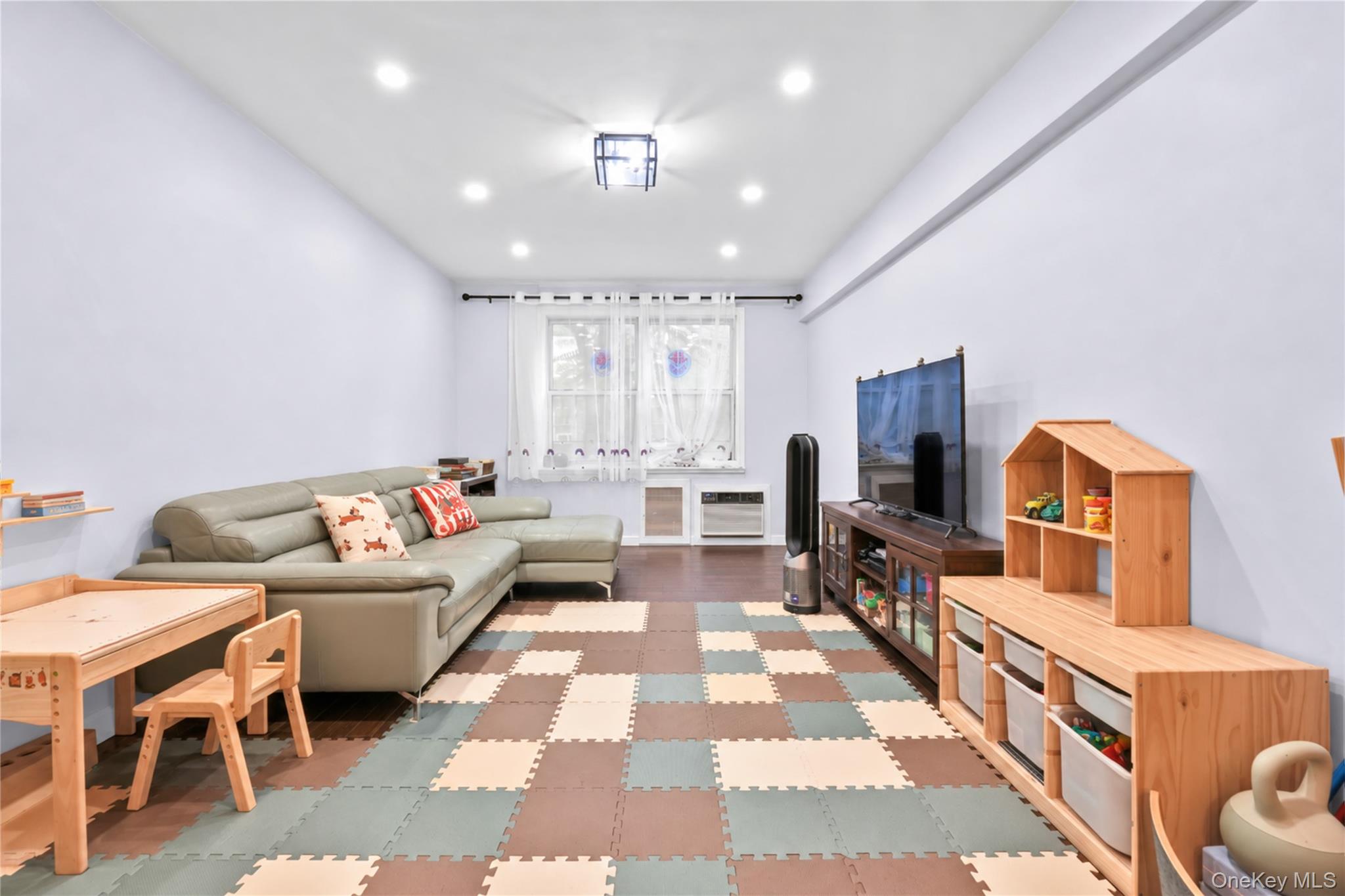 26-25 Union Street, Apt 1-C, Flushing, NY 11354