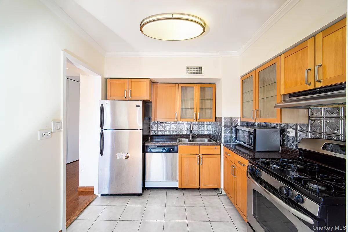119-49 Union Turnpike, Apt 6-C, Forest Hills, NY 11375