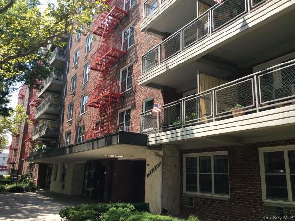 142-05 Roosevelt Avenue, Apt 331, Flushing, NY 11354