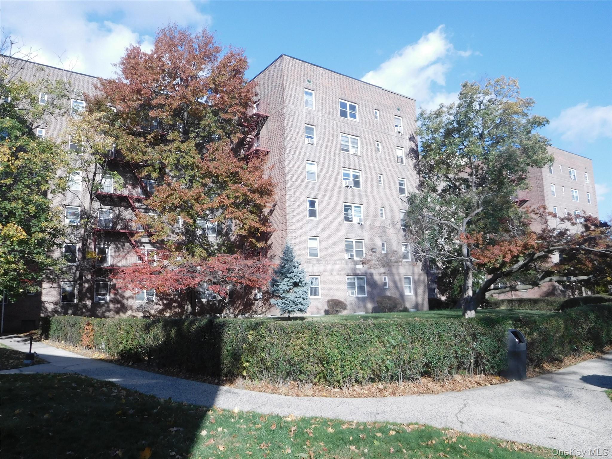 147-35 38th Avenue, Apt B44, Flushing, NY 11354