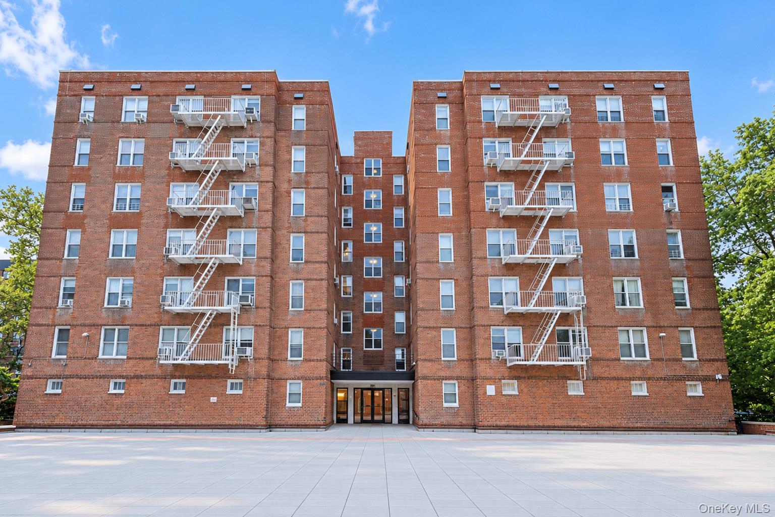 517 Riverdale Avenue, Apt 2-H, Yonkers, NY 10705