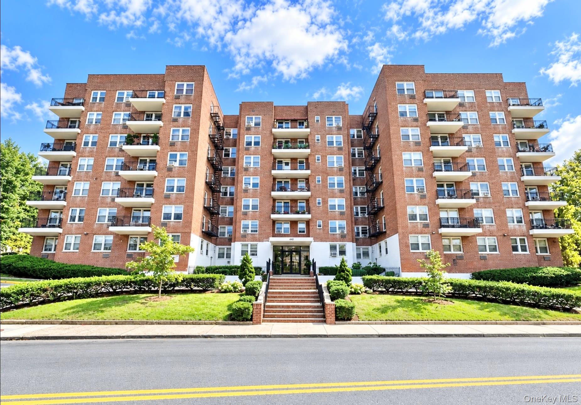 440 Warburton Avenu Avenue, Apt 4-J, Yonkers, NY 10701