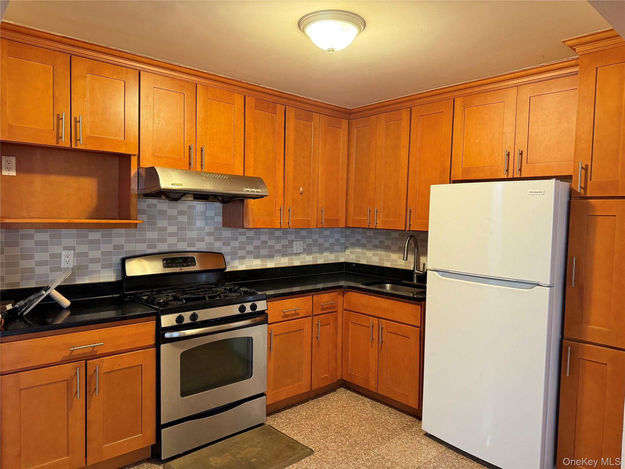 13425 59th Avenue, Apt 3-fl, Flushing, NY 11355
