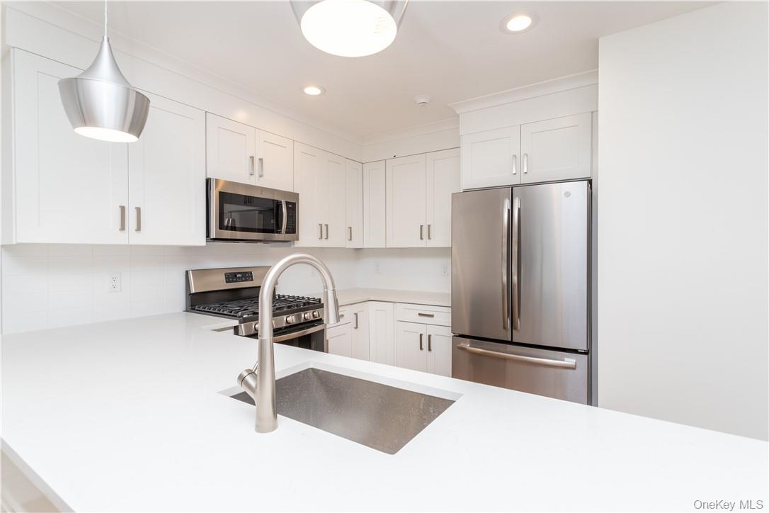 121 Fisher Avenue, Apt 5, White Plains, NY 10606