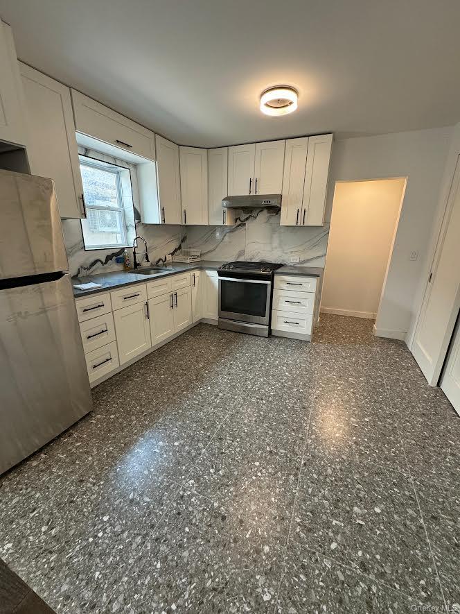 4302 20th Road, Apt 1, Astoria, NY 11105