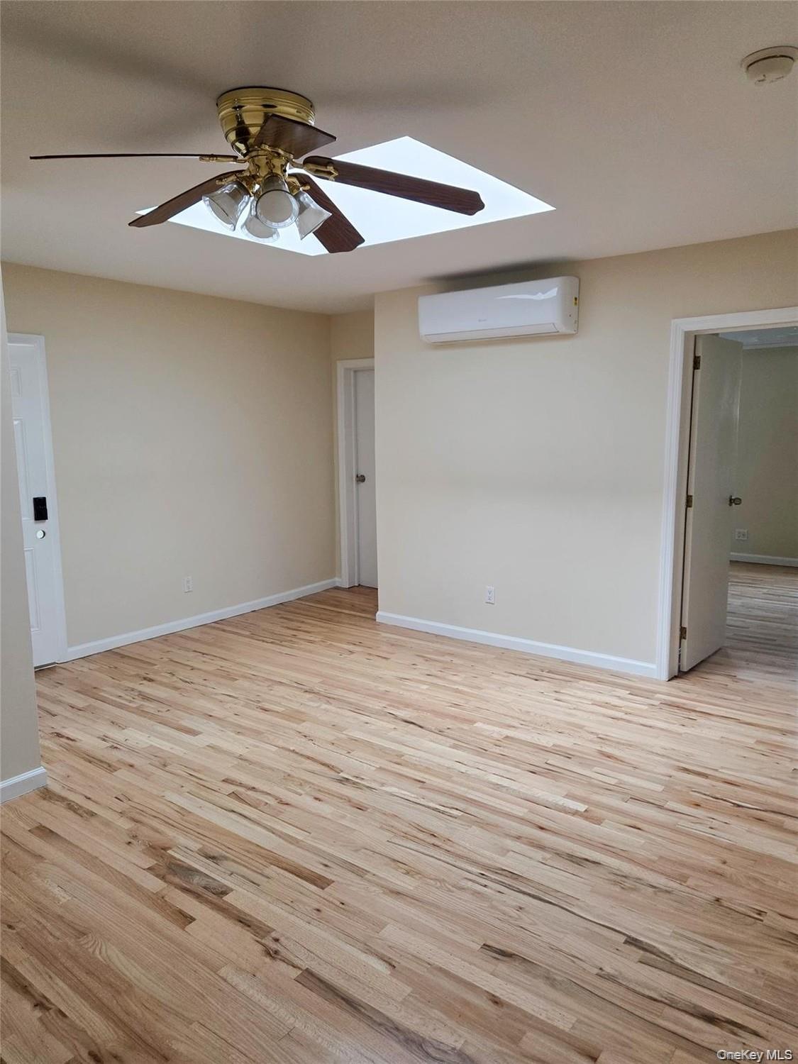 32-32 60th Street, photo 3