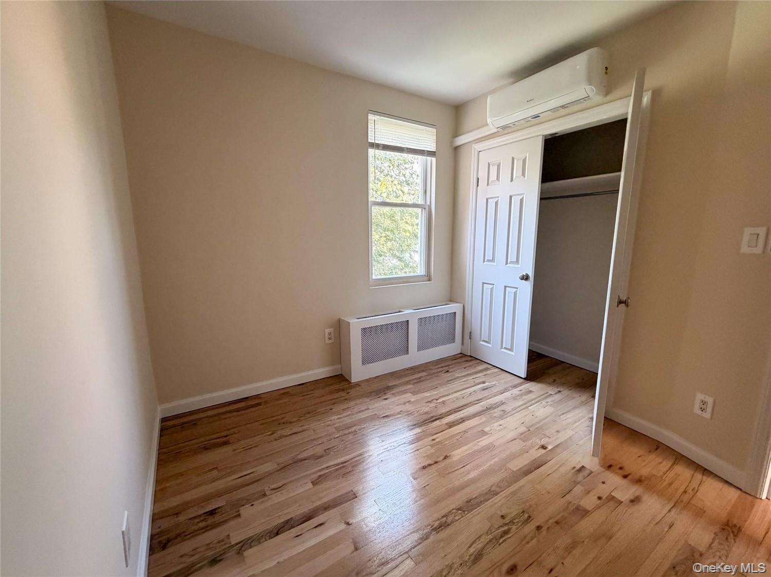 32-32 60th Street, photo 5