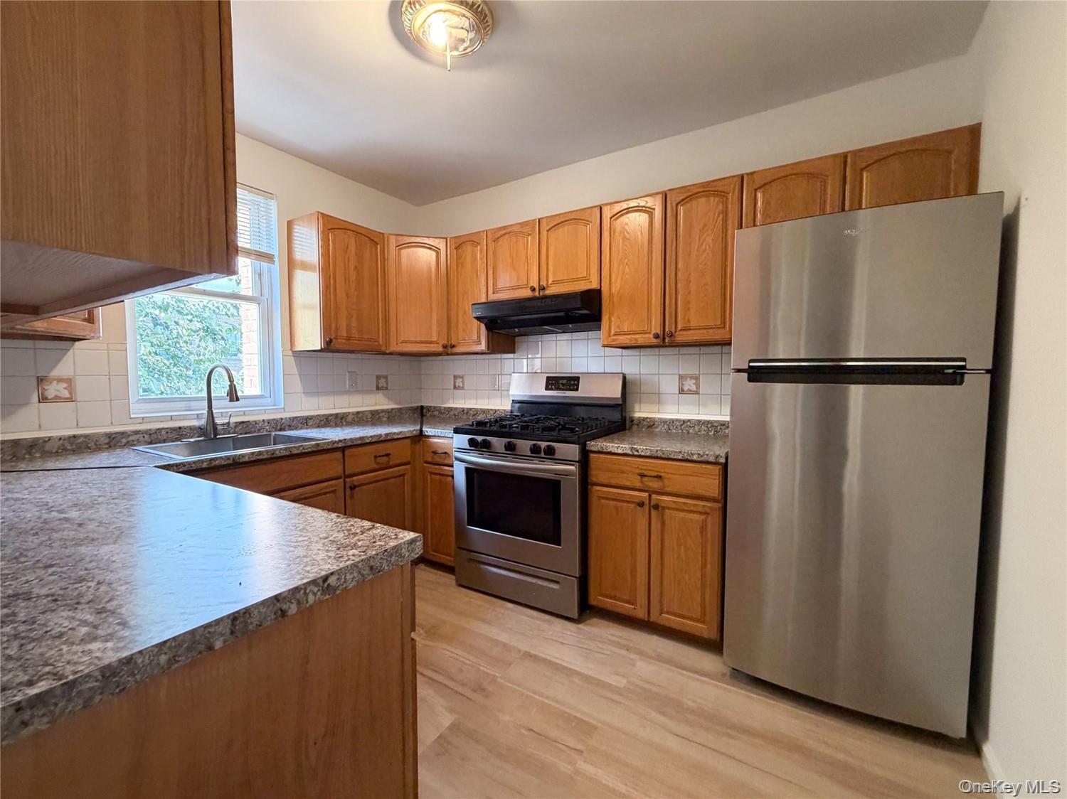 32-32 60th Street, photo 4