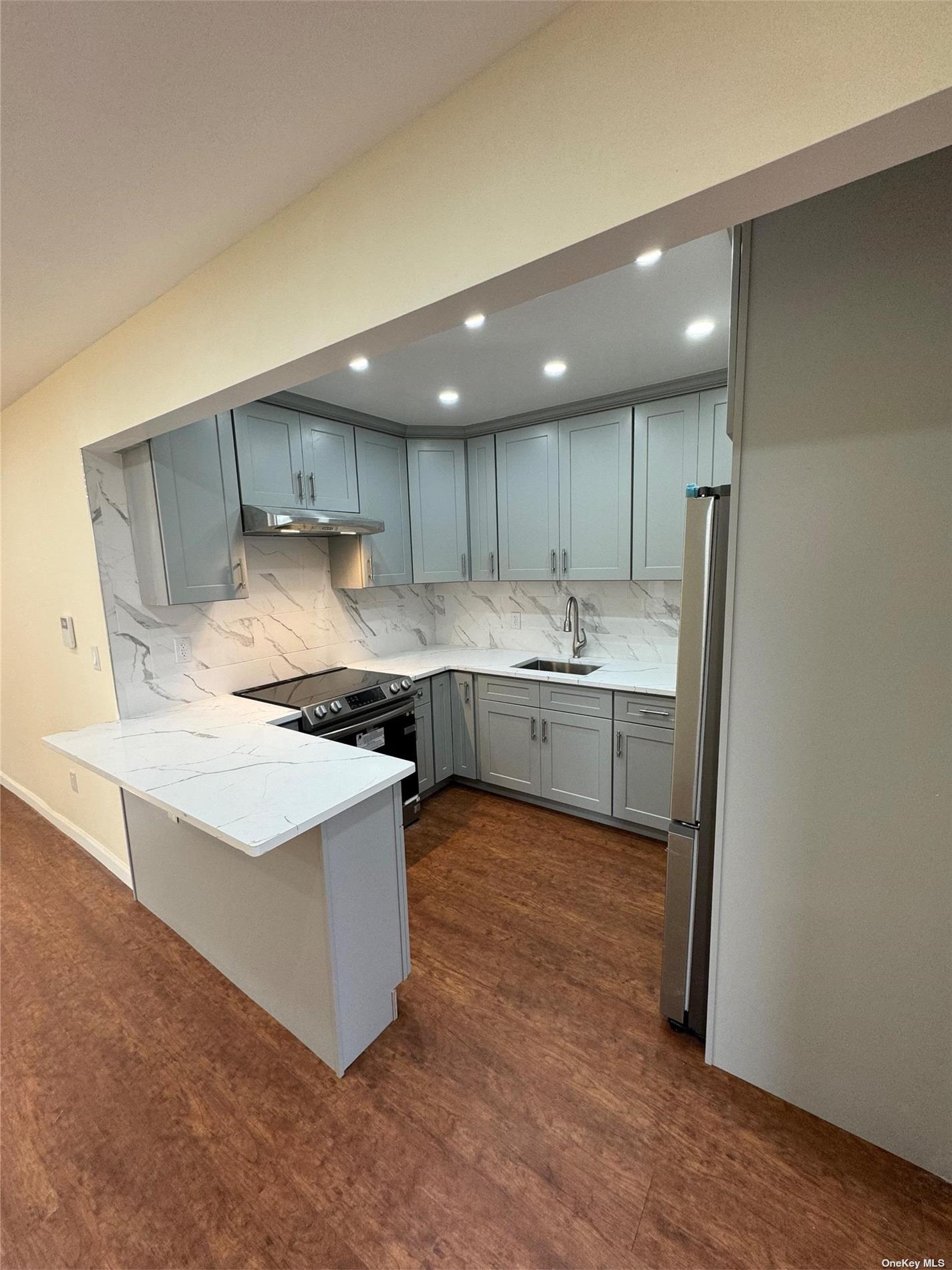 60-03 56th Road, photo 2